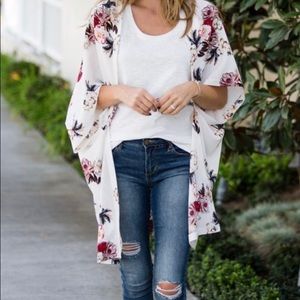 3/$25 Amaryllis Kimono cream/Floral  size L/XL